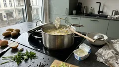 So gelingt Kartoffelsuppe ohne Mixer: Ein kleiner Käse-Kniff macht sie besonders cremig