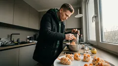 So gelingen Käsecreme-Mäuse mit Krabbensticks: formstabil und gut gekühlt