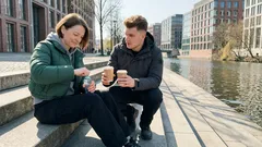 Alle mögen Sie, aber echte Nähe bleibt schwierig: Wenn alte Muster plötzlich mitreden