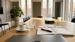 Die Kunst der Ausstrahlung: 9 psychologische Gewohnheiten, die dich im Alltag präsenter wirken lassen