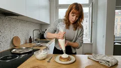 Crêpes wie aus der Konditorei: Der kleine Kniff für zarten Teig und luftige Frischkäsecreme